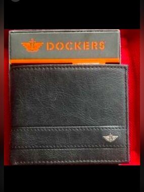 Dockers Black Leather bifold wallet with Card Holder and bill slots NEW